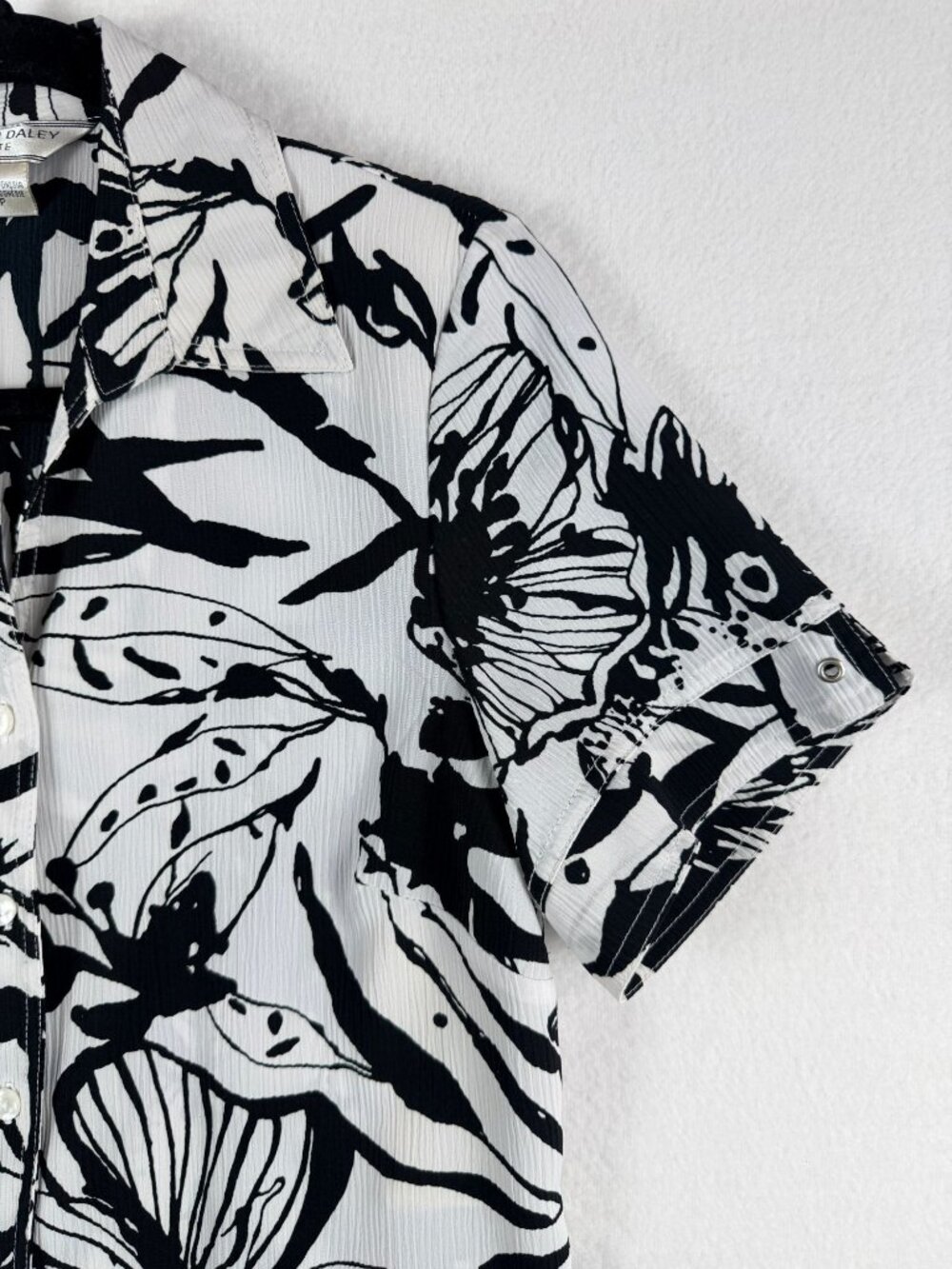Allison Daley Womens Petite Floral Button-Up Shirt 4P Black & White Short Sleeve - Picture 6 of 14
